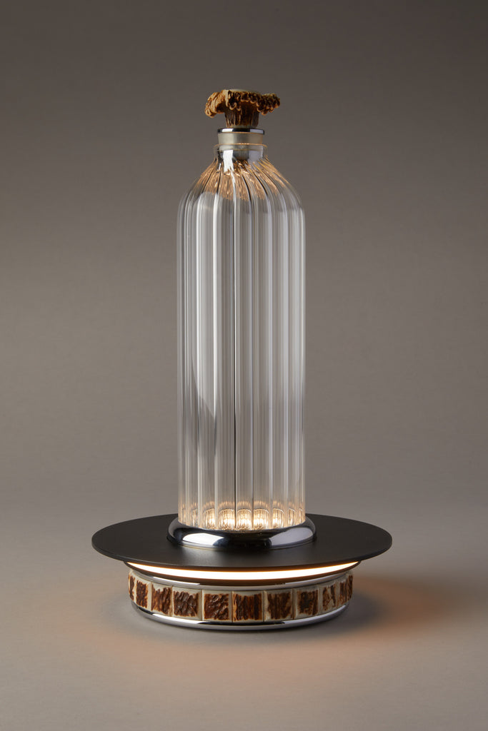 Table lamp with bottle in stag antler – Lorenzi Milano