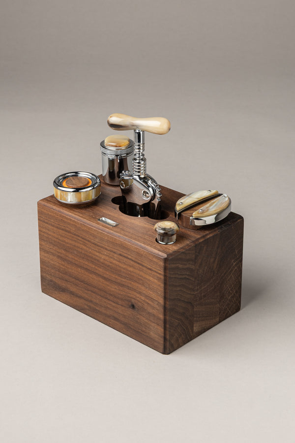 Zebu Wooden block wine set