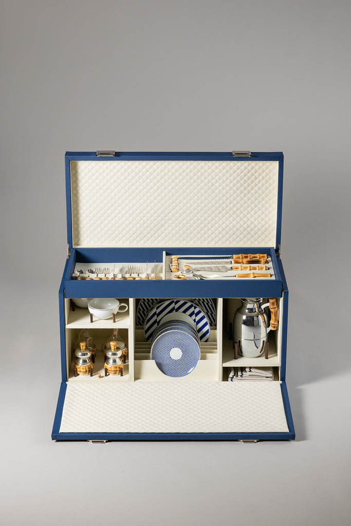 Small seaside pic nic trunk