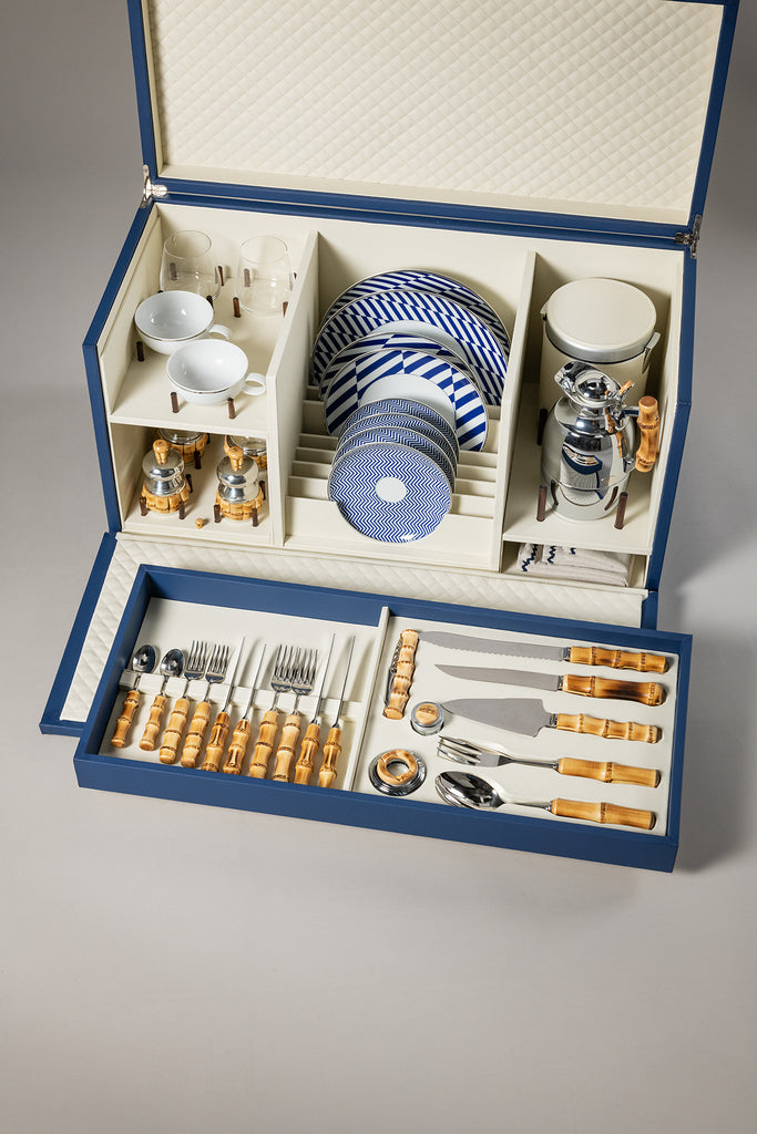 Small seaside pic nic trunk