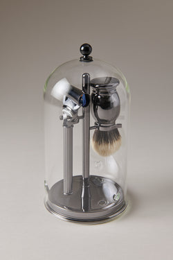 Shaving set with glass dome