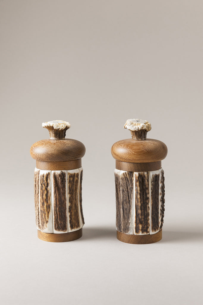 Set Macinasale E Pepe In Oro E Legno SMNVL – Macinini Manuali Regolabili Con Anima In Ceramica E Vassoio – Elegante Accessorio Da Cucina Con Finiture Oro Champagne E Legno Di Acacia