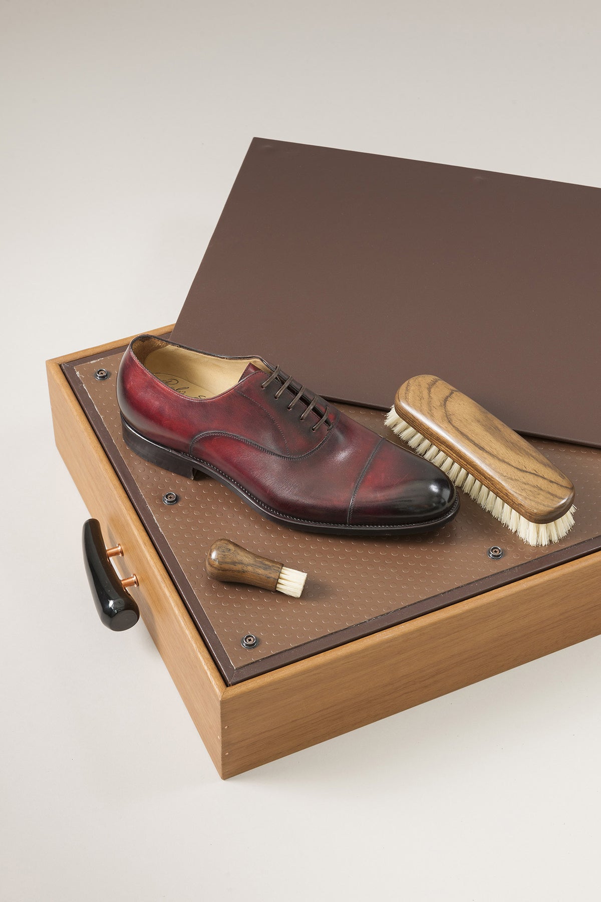 Shoe shine box with Ovangkol brushes – Lorenzi Milano