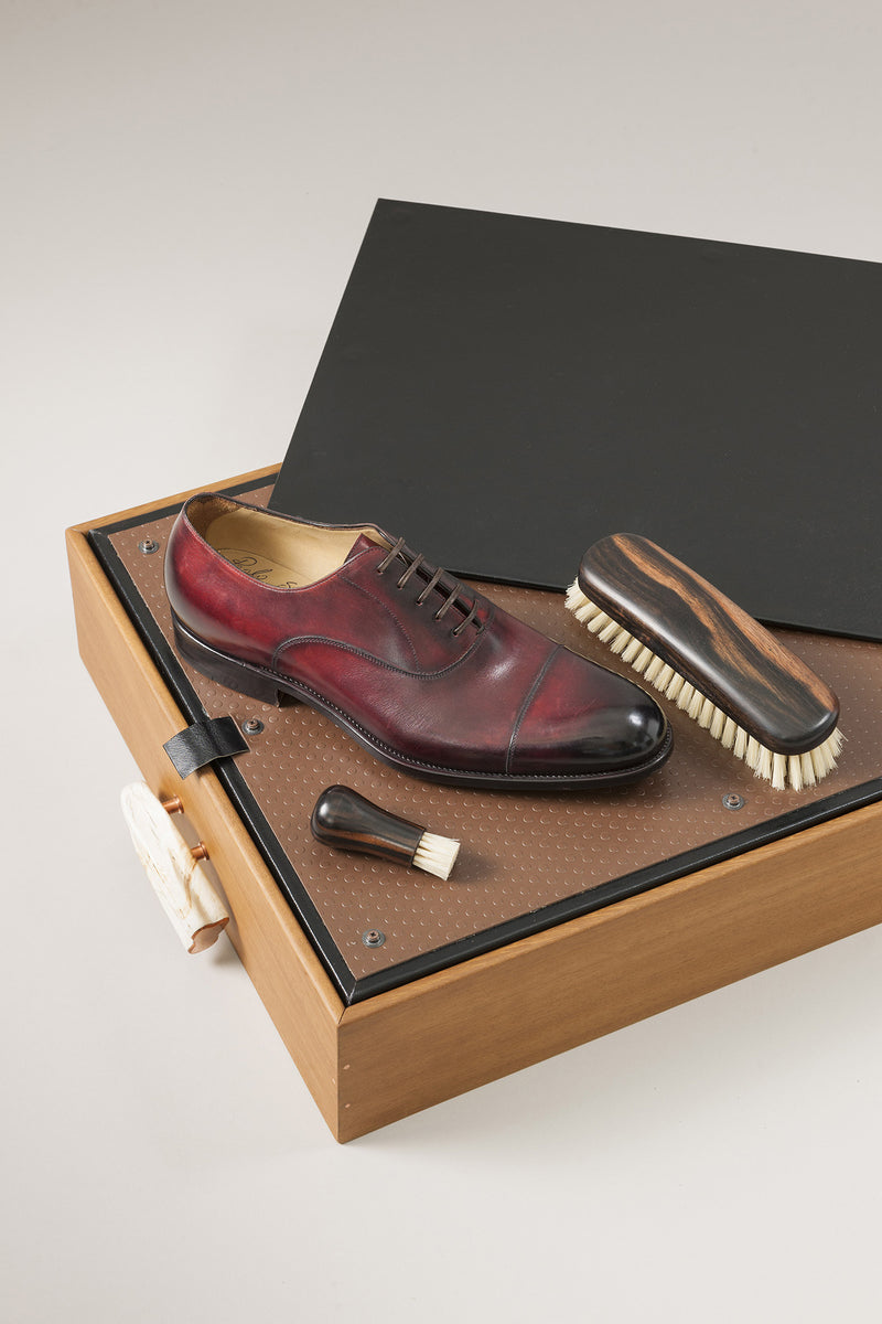 Vassoio pulizia scarpe con spazzole Makassar - Shoe shine box with Mak –  Lorenzi Milano